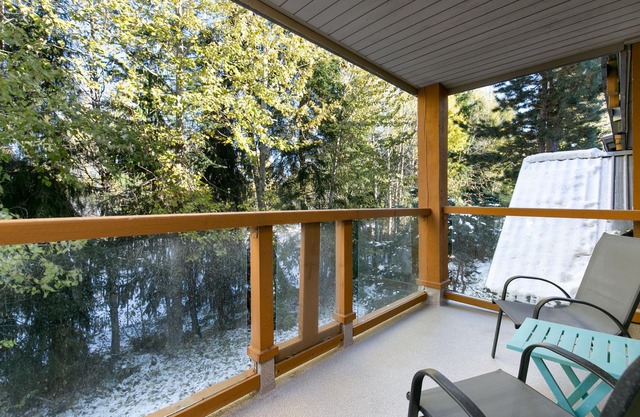 65 Glaciers Reach this 1br home has a hot tub & pool in Whistler Village