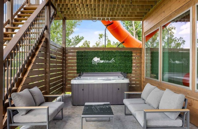 6BR Lakeview Cabin/Indoor Pool/Tube Slide