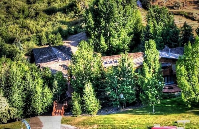 7,000 SQ FT CABIN ON 150 ACRES PRIVACY WITH ITS OWN PRIVATE LAKE.