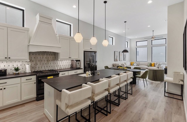 7 Bedroom 7 Bathroom Deluxe Houston Home with Rooftop Downtown Skyline View!