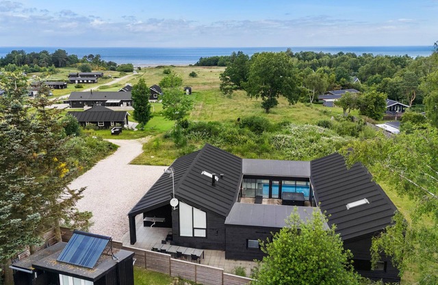 7 bedroom gorgeous home in Glesborg