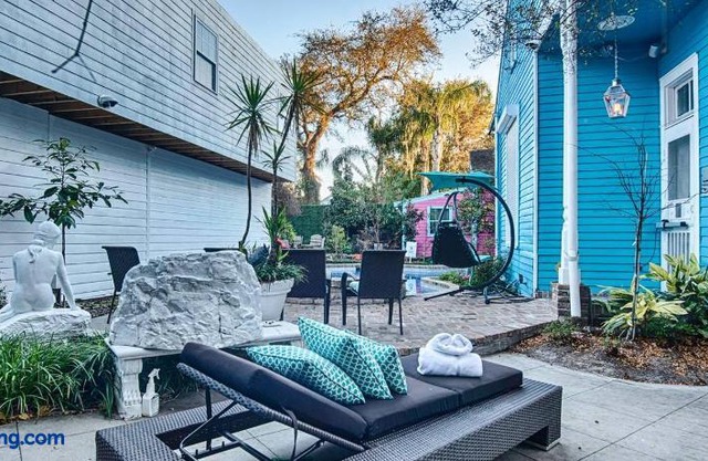 7 Bedroom - Sleeps 14! Next to Bourbon Street