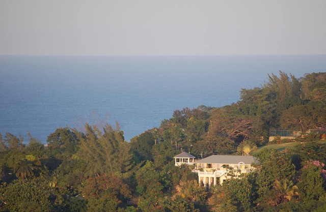 7 bedroom Villa with Fabulous Ocean Views, staff and members beach