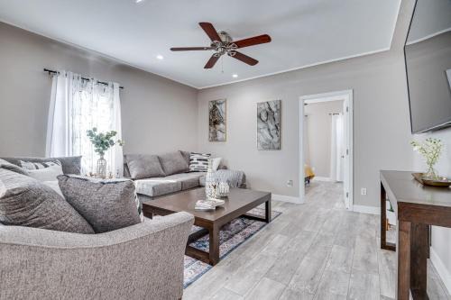 7 Mi to Downtown East Los Angeles Apartment