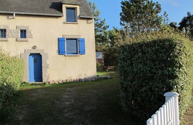 700 - House with sea view in the private LANRUEN estate