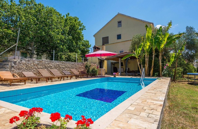 8 bedroom gorgeous home in Kozino