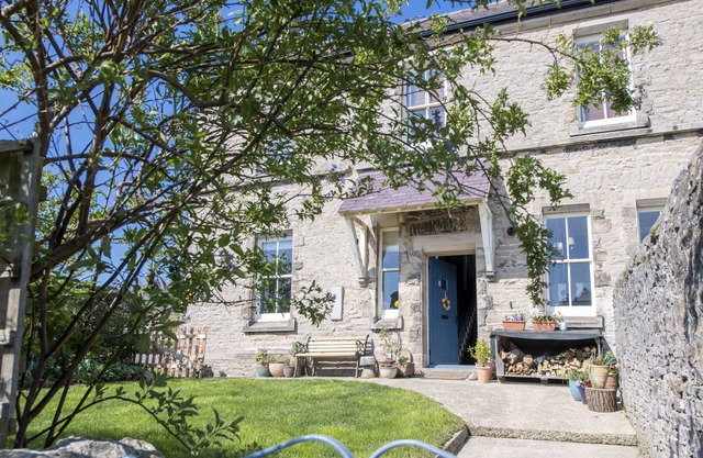 8 Quarry Hills is a cottage full of character sleeping 6 people.