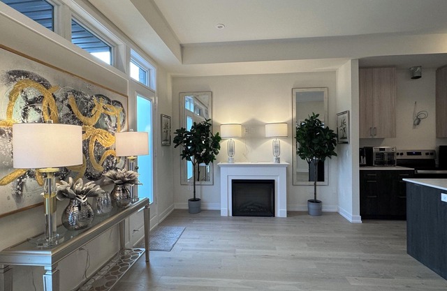 8 Queen Beds - Bayview Estate Modern Elegant Town Residence