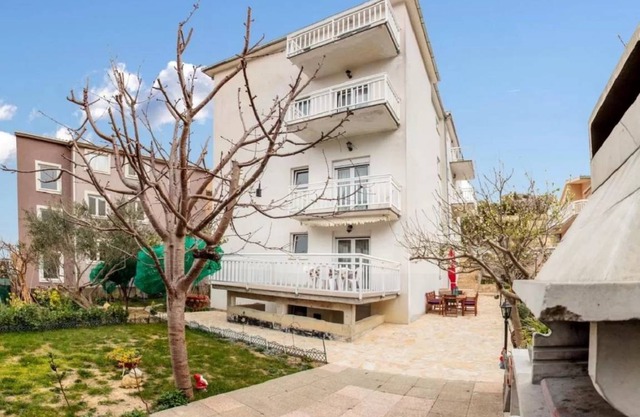 80 m² Apartment ∙ 3 guests