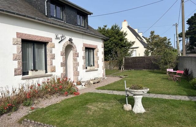 801 - House sleeps 4, close to the center of Erquy