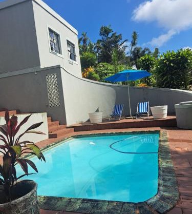 81 Pool Room cottage house