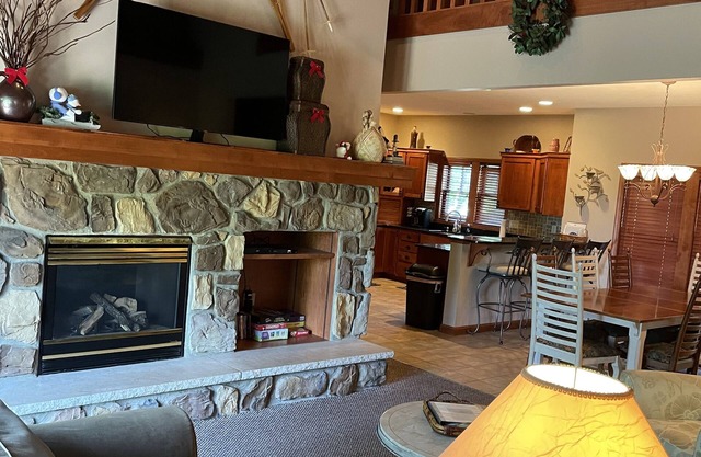 8409 PEEK N PEAK SLOPE SIDE SKI IN/OUT GOLF LIFT 8,Firepit