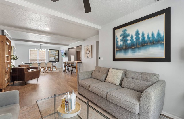 8BR Near Route 66 + Lake Overholser | Laundry Room & Pool Table #08