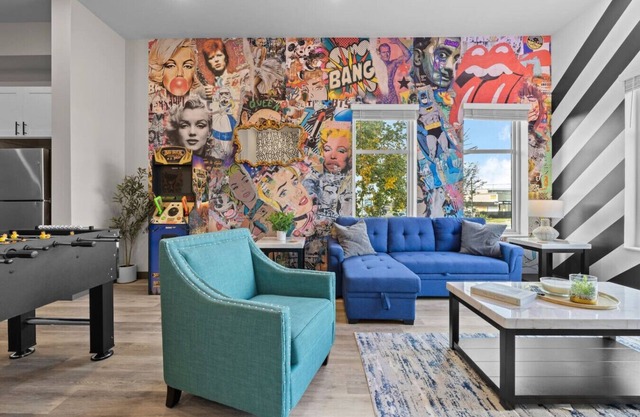 8min to DT, Free Wifi & Games! Vibrant Apt