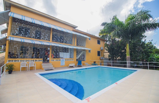 9 bed Villa Montego 10 minute walk to the Beach