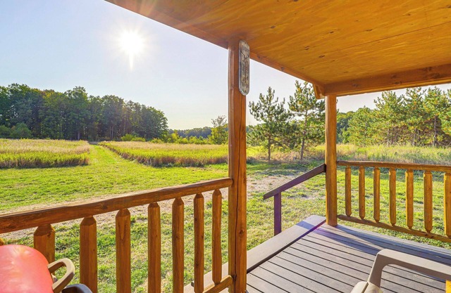 9 Mi to Lake Michigan: Secluded Cabin Getaway