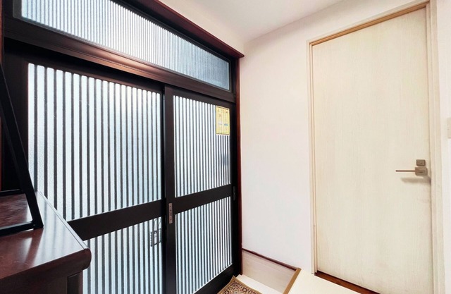 9-minute walk from Shinkoiwa Station, with easy access to Akihabara, Disneyland, Sensoji Temple, Shibuya, and Shinjuku, and convenient to Narita and Haneda airports.