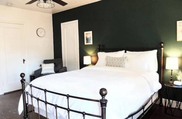 #9 walk to Downtown - Vintage 1938 hotel roomnn