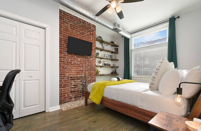 918 James #1 · King & Queen Beds
