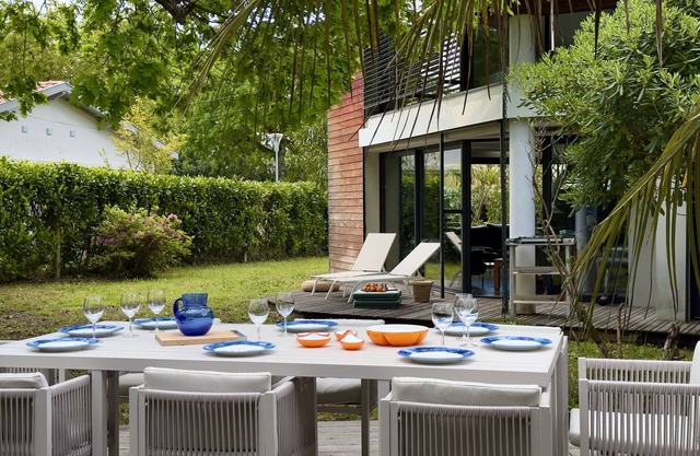 950m to beach – architect house 4 adults – 4 kids