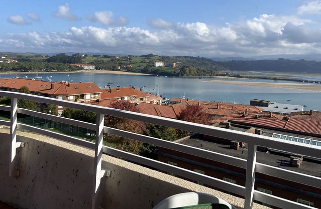A 10 min de la Playa con Vistas a la Bahía y a los Picos