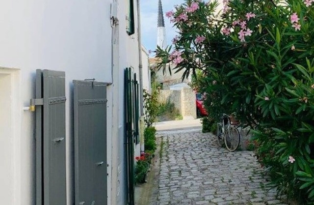 A 3 minutes du centre ville.nMaison typique au coeur du village d'Ars-En-Ré