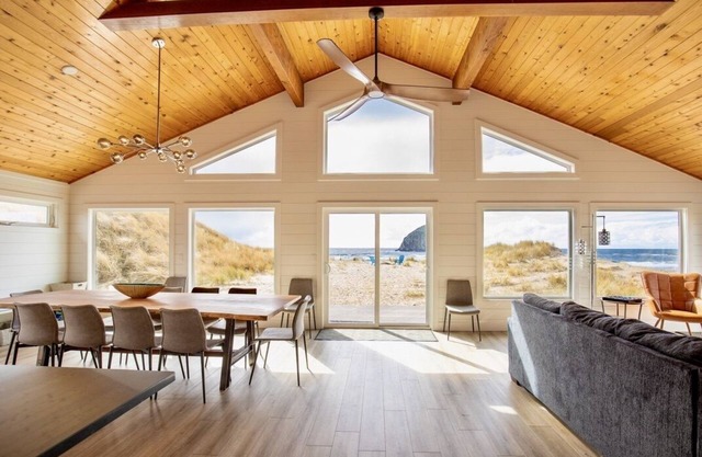 A Beachfront Oasis in Pacific City/Cape Kiwanda!