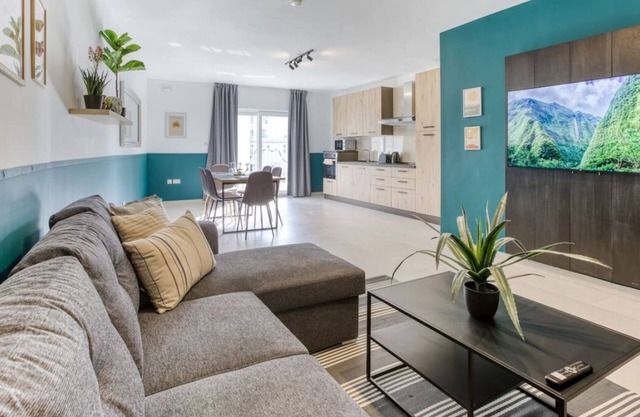 A beautiful, comfy 2BR home in central Pieta
