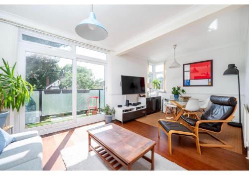 A Charming 1BR apartment in Bromley