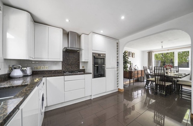 A cosy apartment in the middle of Kent. Easy reach by Train/railway line