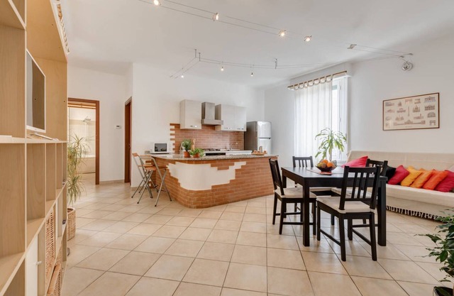 A cozy and very bright flat, located in a strategic position for visiting Rome!