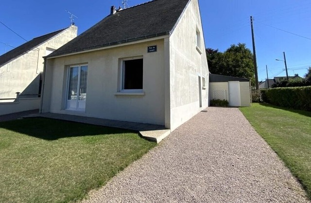 A Environ 2km500 de la Jolie Station Balnéaire de Sable D'or LES Pins