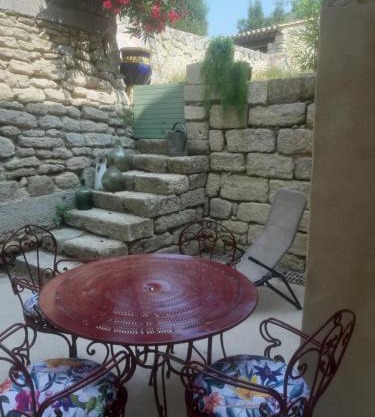 A fleur de rue appartement climatisé Uzès centre