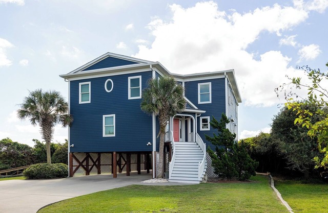 A Gritty Palace - Oceanfront House, 5BR, 4.5BA, Pine Knoll Shores