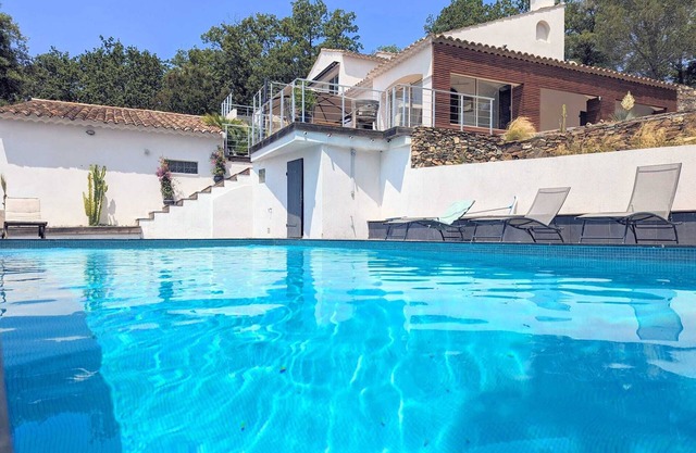 A Haven of Peace with swimming pool 15km from the Gulf of St-Tropez