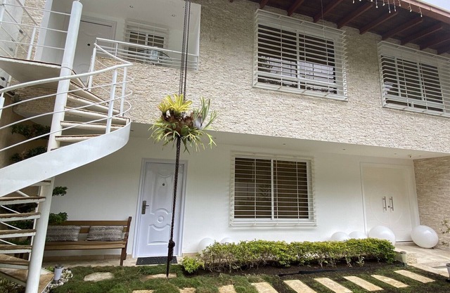 A house with views in Caracas in a safe area II