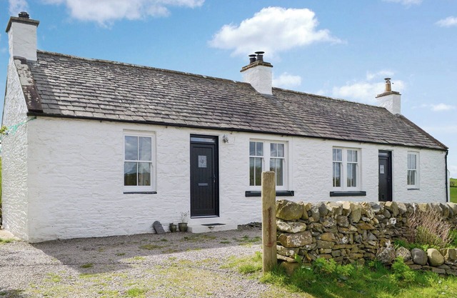 A lovely detached cottage with beautiful views in a peaceful location.