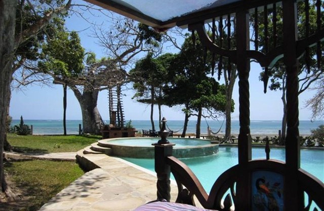 A luxurious beach villa accommodation for 10 clients in Kenya South Coast beach