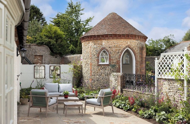 A modern 2 bedroom cottage located close to Arundel and Litthampton