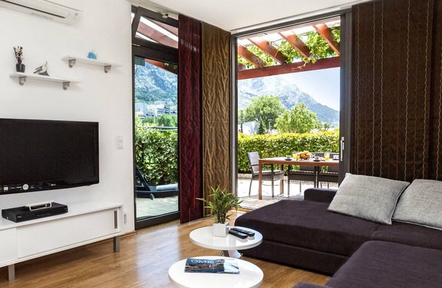 A new apartment for 4 persons on the riverside with a beautiful view of the sea