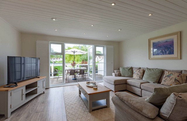 A new england lakeside lodge that sleeps 6 guests in 3 bedrooms