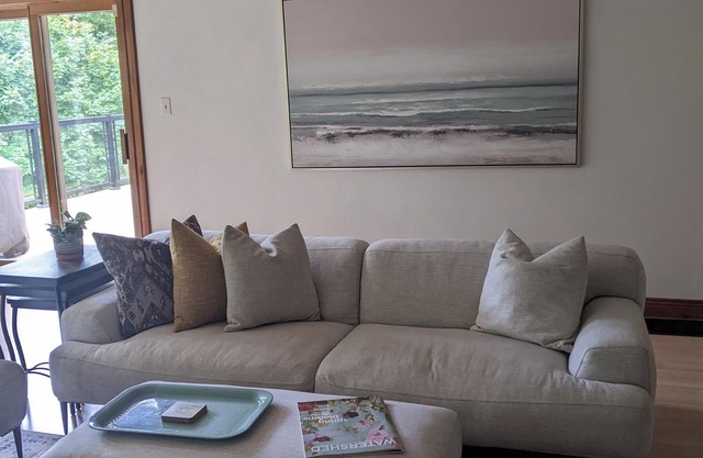 A Retreat Where City Meets Country! Prince Edward County Adjacent in Brighton