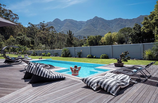 A Riverbed Guesthouse