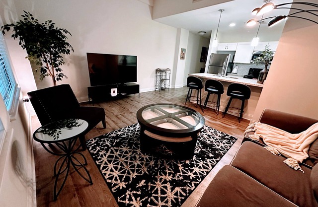 A Robin’s Nest with FREE parking in the heart of downtown Indianapolis.