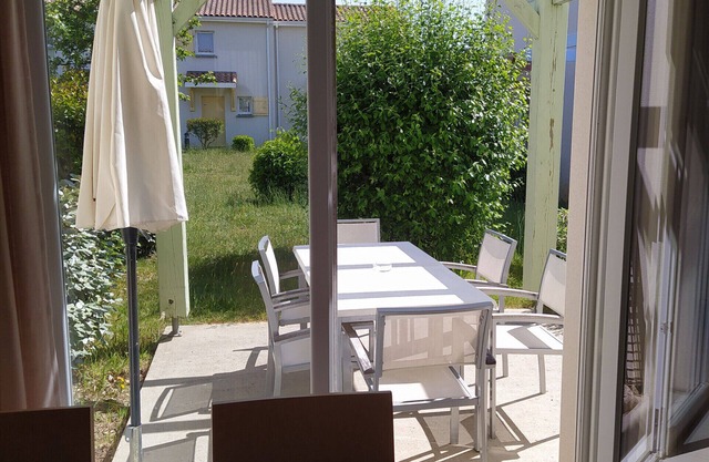 A small house in the Vendée, with access to the swimming pool
