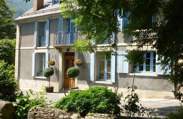 A Spacious, comfortable and welcoming old farmhouse