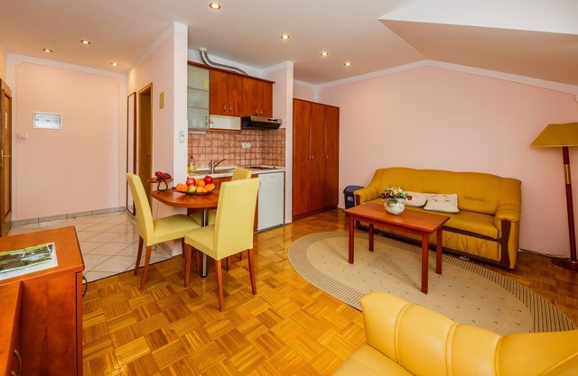 A2 apt with big balcony, sea view, parking and outside fireplace