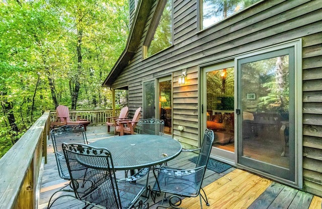 Above the River | 5 Min. Walk to Water | Hot Tub & Family Game Room