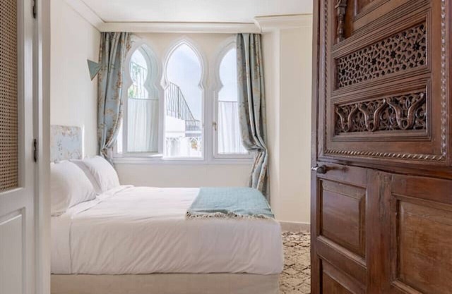 Absinthe Guesthouse: Charming Suite With Sea View - Battuta Suite