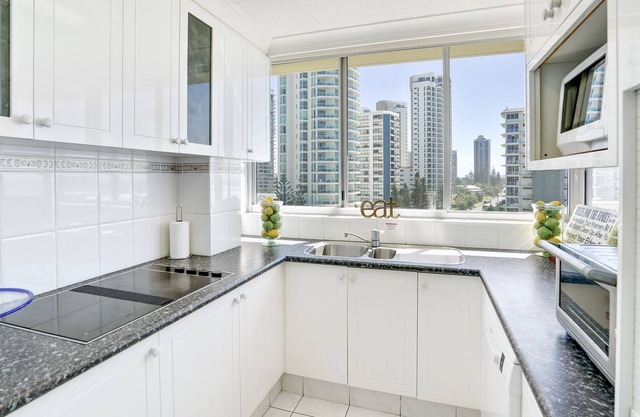 ABSOLUTE BEACHFRONT MAIN BEACH - GORGEOUS BEACH THEMED PROPERTY